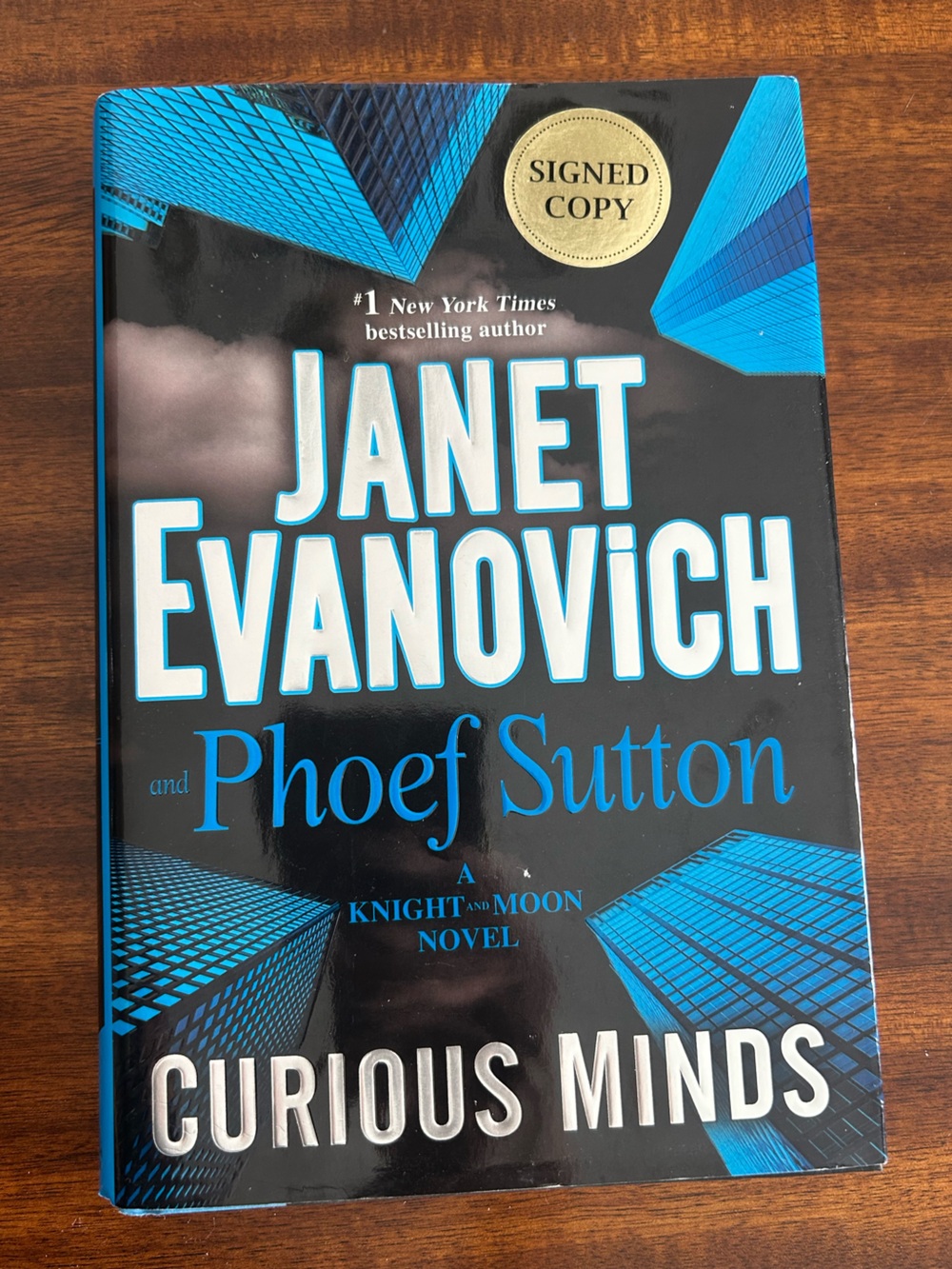 🌟 3/$30 Signed Copy! Janet Evanovich & Pheof Sutton Curious Minds
